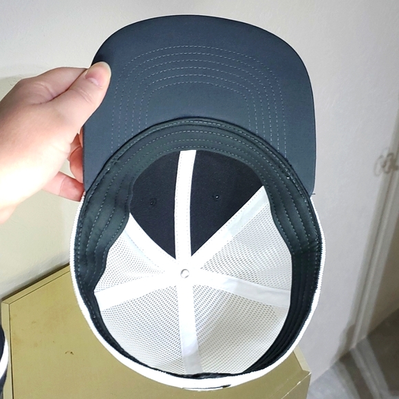 Nwot Nike mesh back fitted cap - Picture 5 of 7